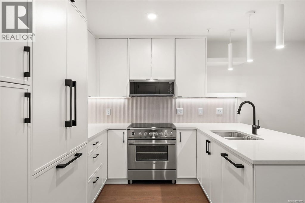 Th2 1102 Esquimalt Road, Esquimalt