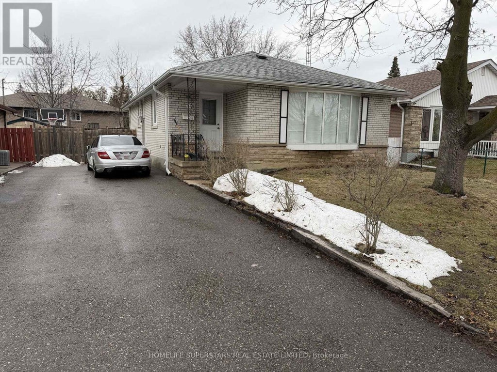 14 Dorward Drive, Toronto (mount Olive-Silverstone-Jamestown)
