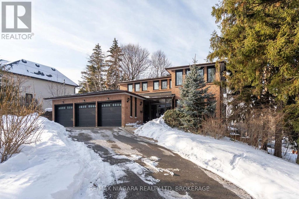 18 Mountbatten Road, Toronto (humber Heights)