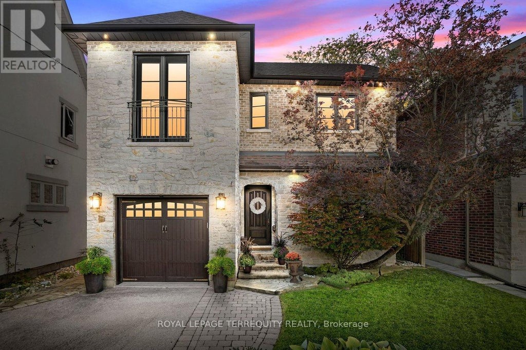 12 Elliott Avenue, Toronto (kingsway South)