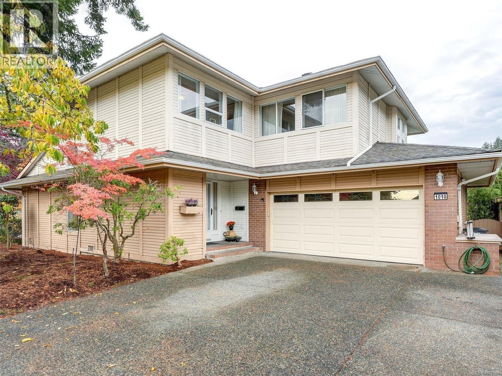 1010 Scottswood Lane, Saanich