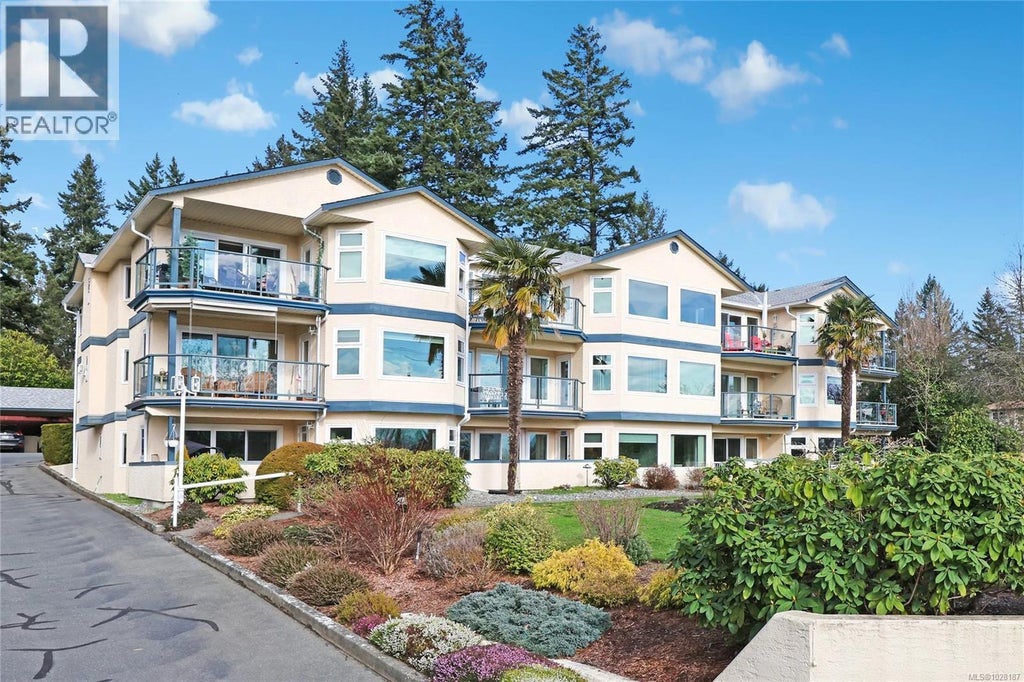 302 1902 Comox Avenue, Comox