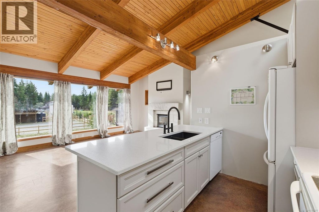 1425 Benzon Crecent, Errington