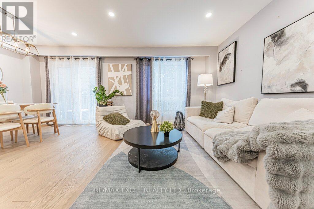 15 Knightsbridge Way, Markham (markham Village)