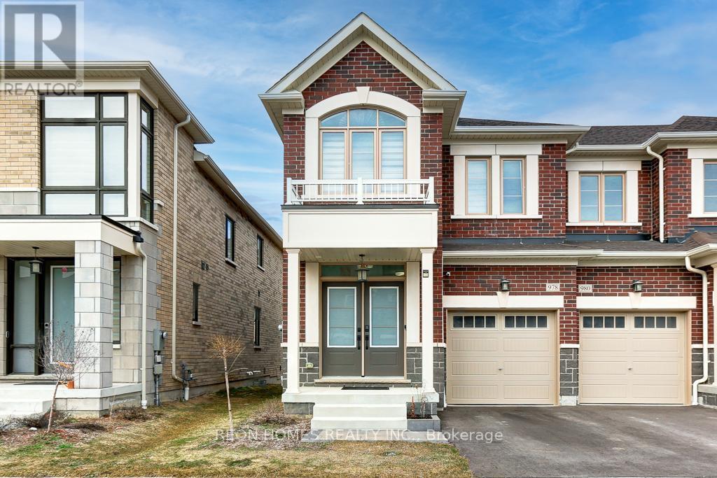 978 Crowsnest Hollow, Pickering