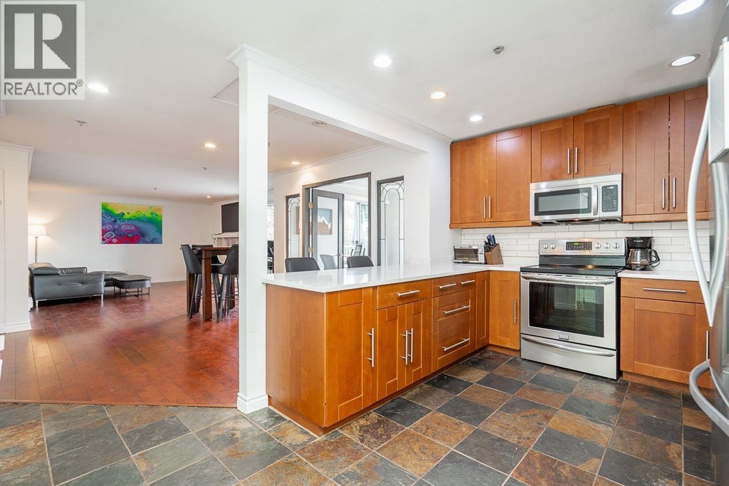 405 1000 Bowron Court, North Vancouver