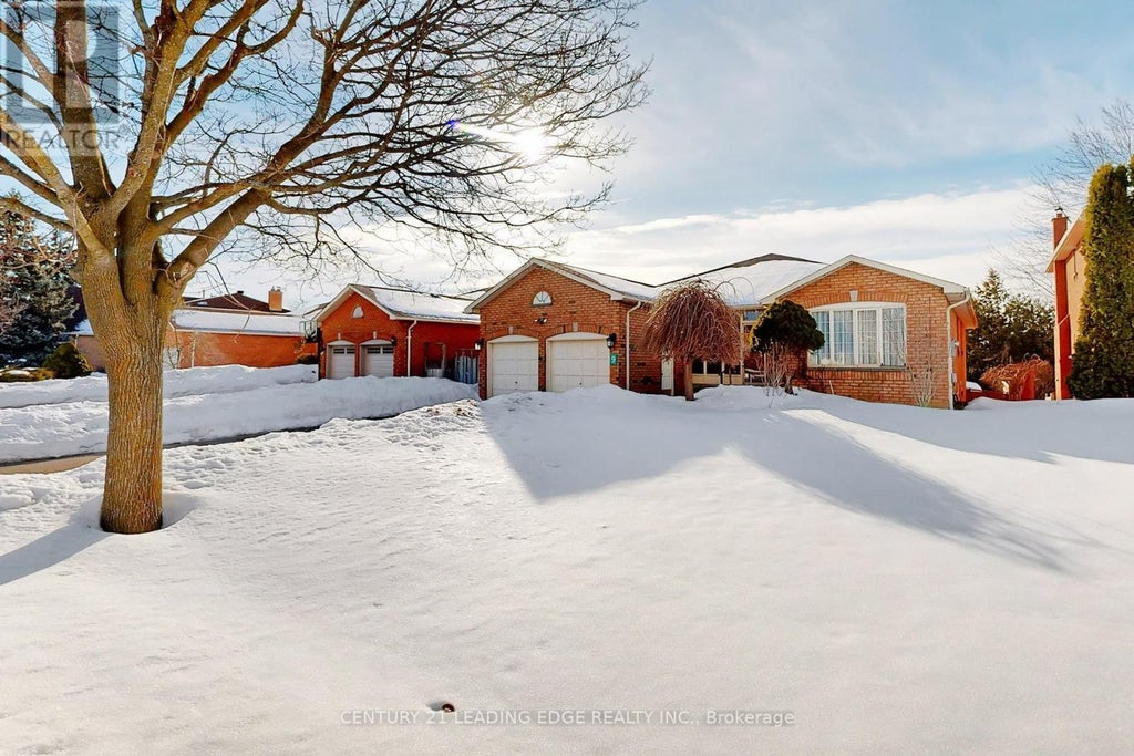 9 Coates Crescent, Richmond Hill (oak Ridges Lake Wilcox)