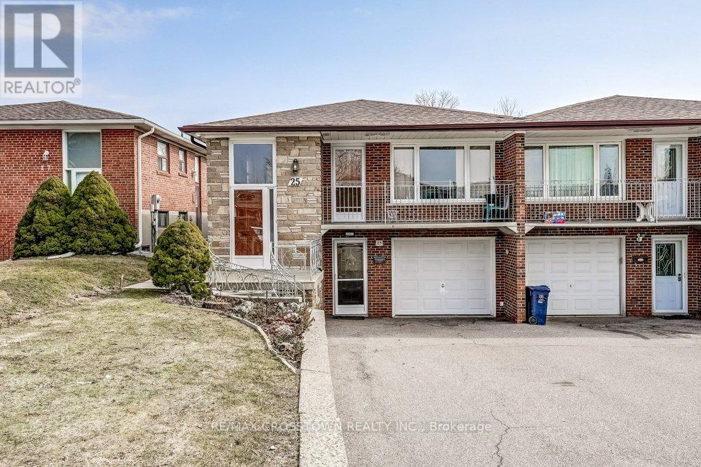 25 Rockbank Crescent, Toronto (humberlea-Pelmo Park)