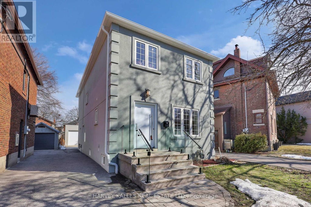 207 Sutherland Drive, Toronto (leaside)