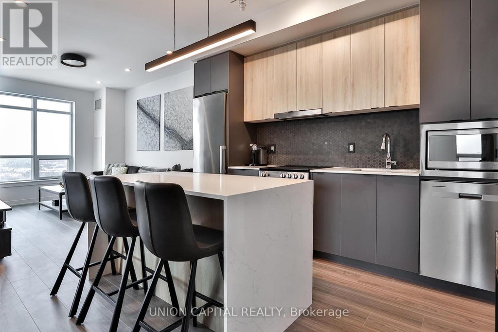 1002 - 30 Upper Mall Way, Vaughan (brownridge)