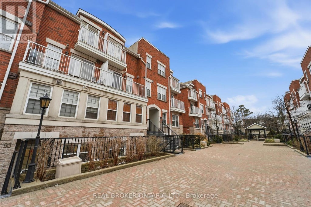 92 - 37 Four Winds Drive, Toronto (york University Heights)