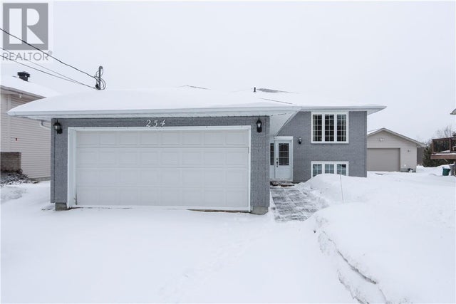 254 Leroux Street, Chelmsford