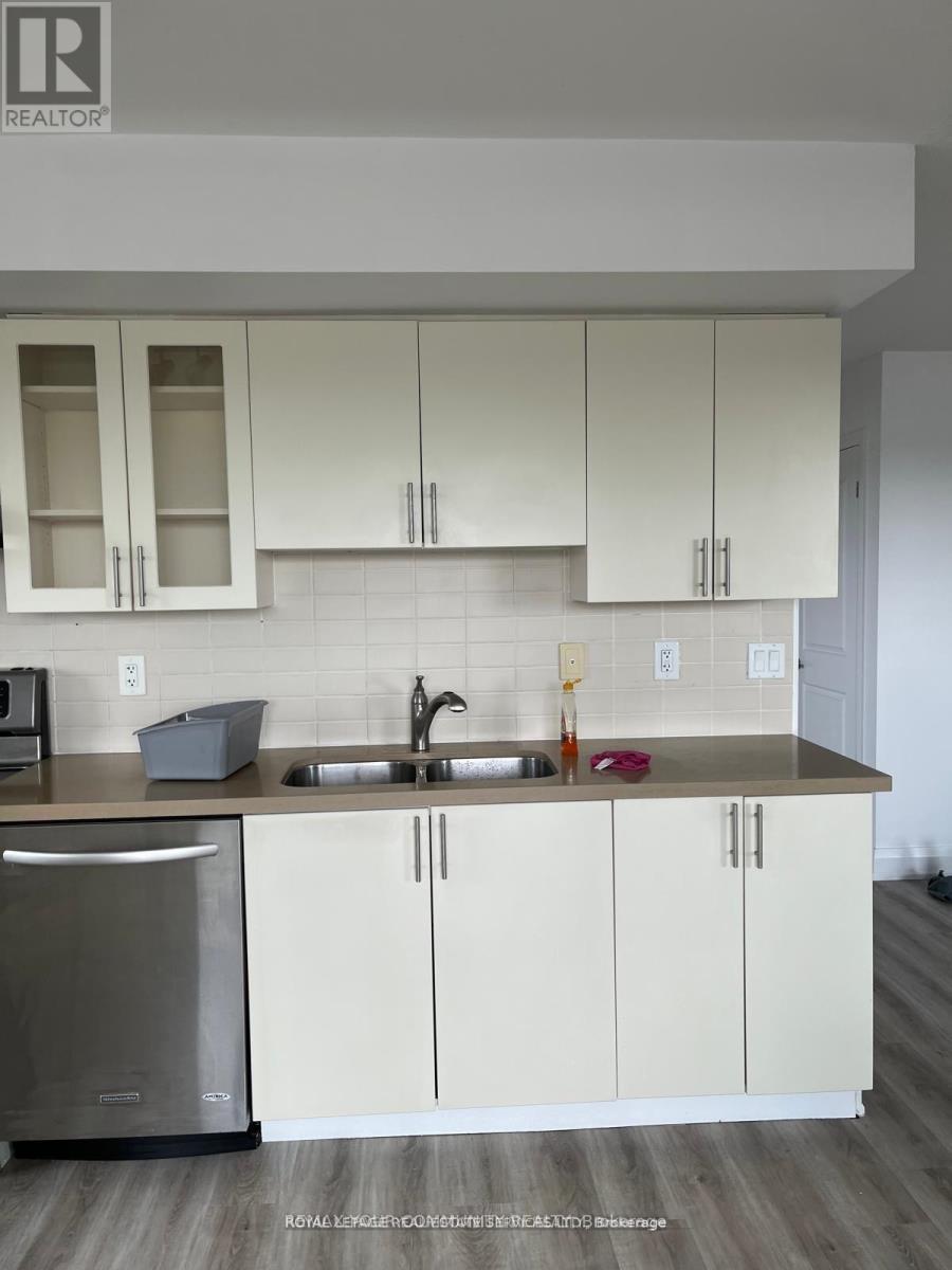 317 - 75 Norman Bethune Avenue, Richmond Hill (beaver Creek Business Park)