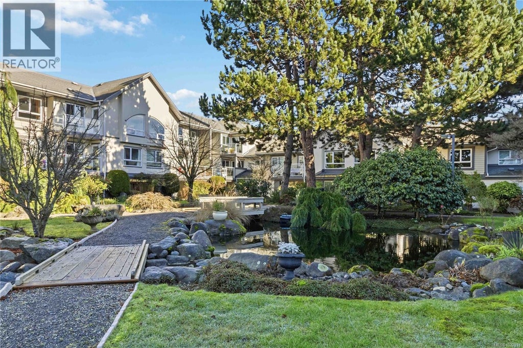 219 2245 James White Boulevard, Sidney