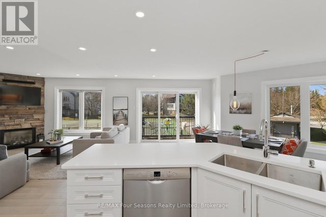 835 Suncrest Circle, Collingwood