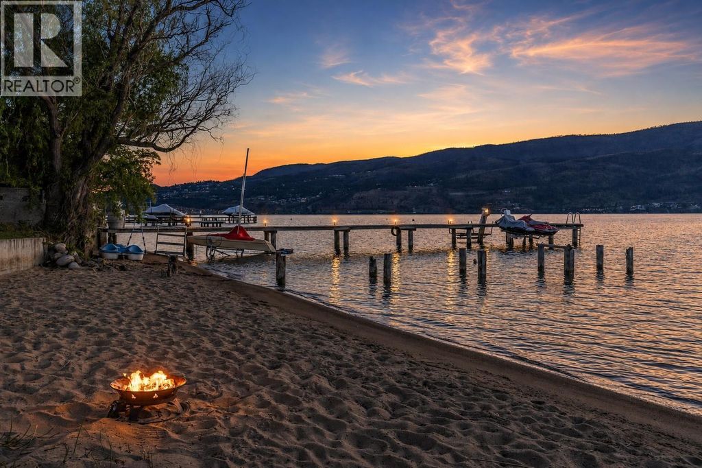 832 Manhattan Drive, Kelowna