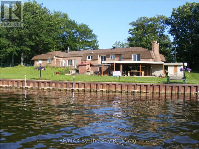 10 Edgewater Road, Wasaga Beach