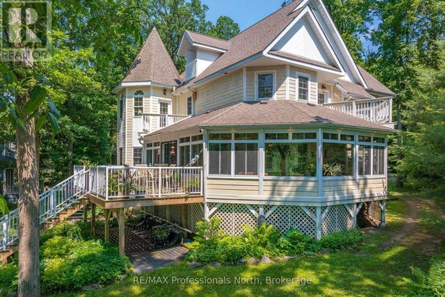 22 Knowles Crescent E, Seguin