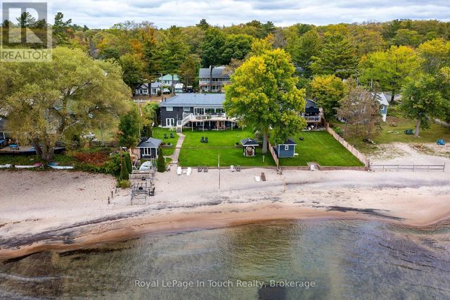 8 Tiny Beaches Road S, Tiny