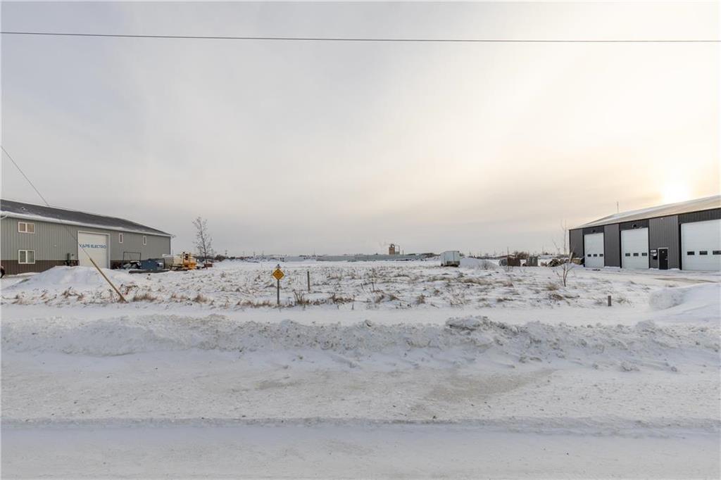 72 Acres Drive, Steinbach Property Listing MLS® 202400992
