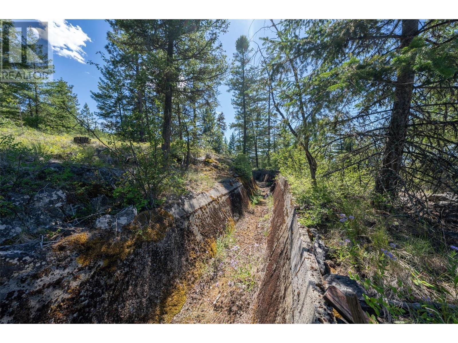 5401-5403 Mcculloch Road. Kelowna, British Columbia