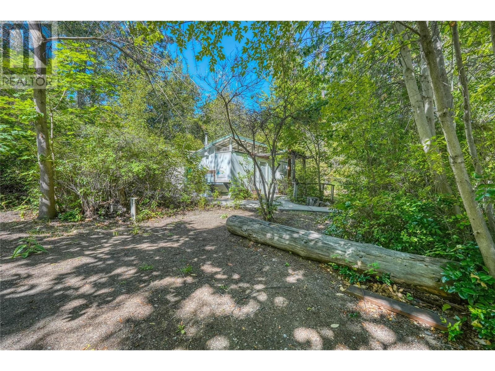 3960 Beach Avenue. Peachland, British Columbia