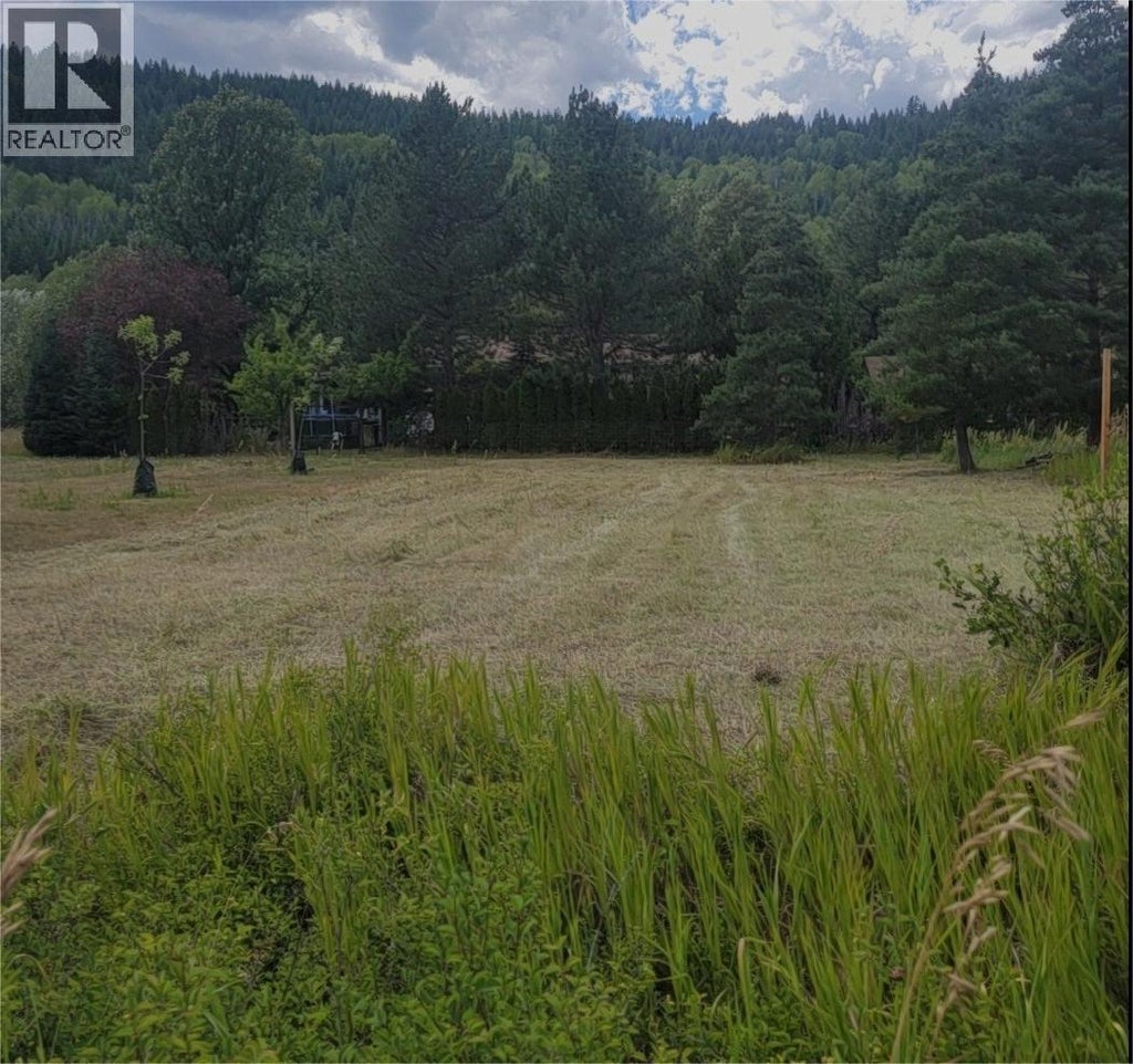 2 Government Avenue N, Greenwood