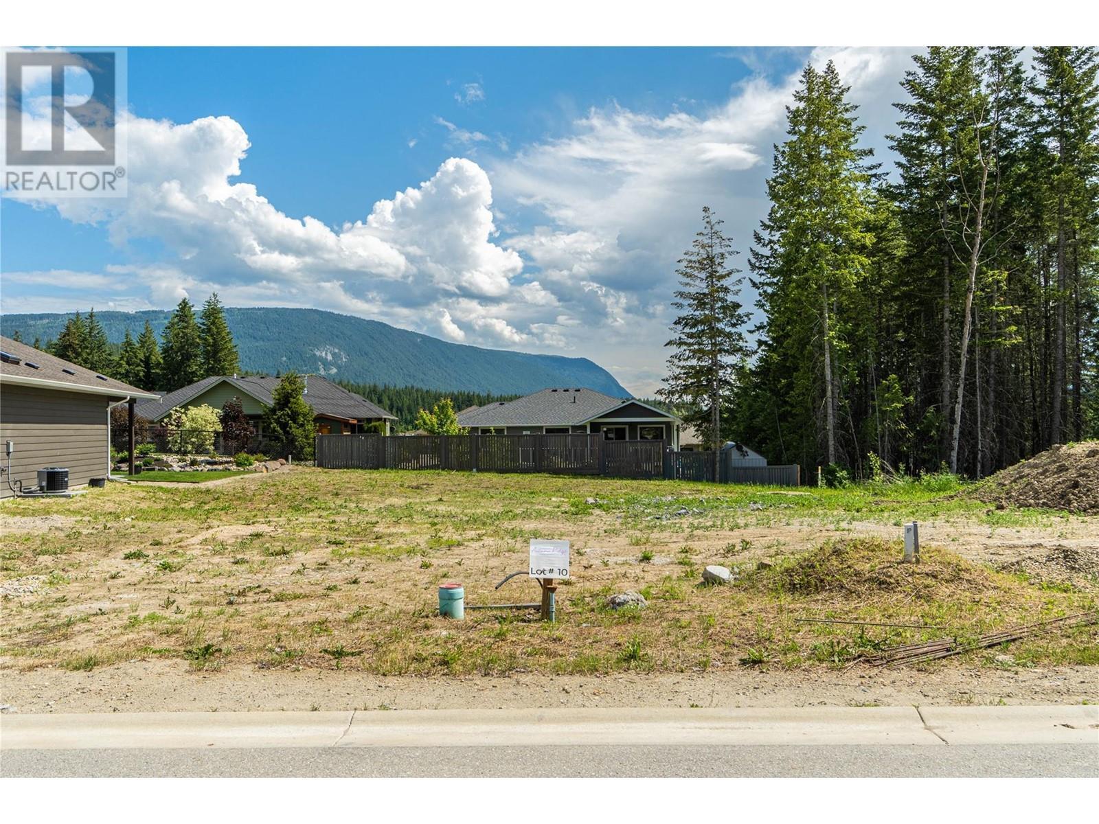 2715 Golf Course Drive Unit# 10. Blind Bay, British Columbia