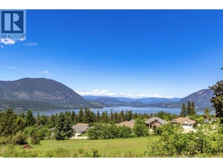 1220 16 Avenue Se. Salmon Arm, British Columbia
