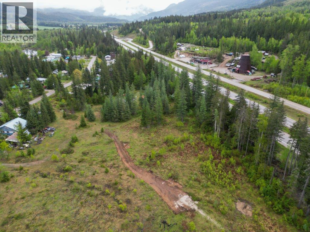 4103 Balsam Way. Malakwa, British Columbia