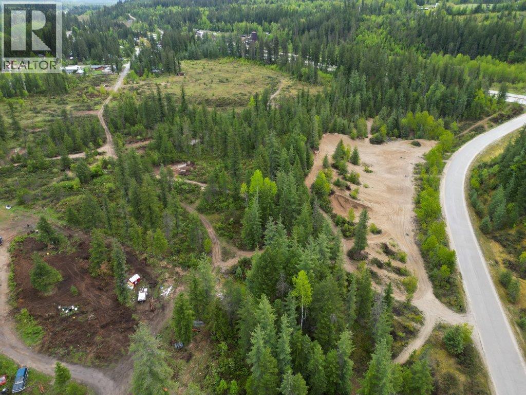 4103 Balsam Way. Malakwa, British Columbia