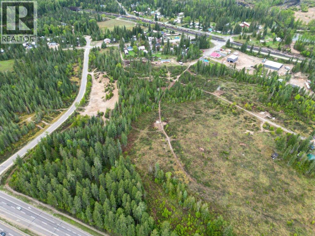 4103 Balsam Way. Malakwa, British Columbia