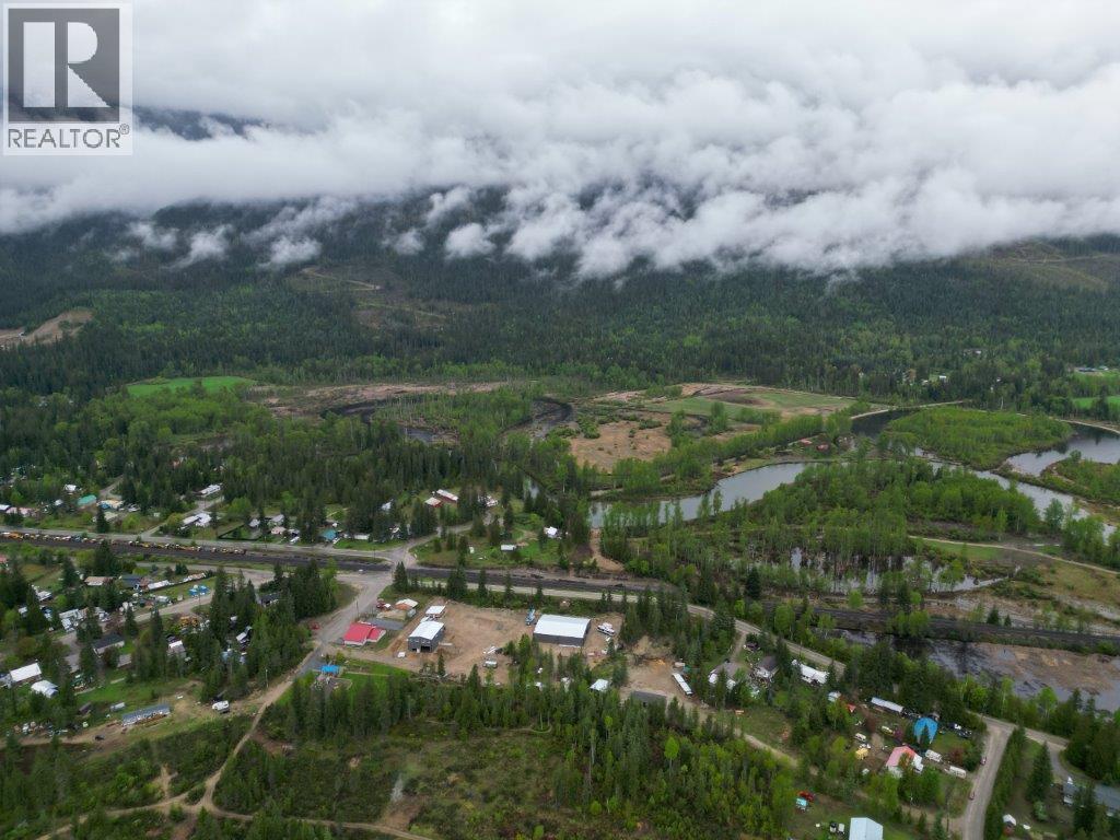 4103 Balsam Way. Malakwa, British Columbia