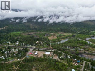 4103 Balsam Way. Malakwa, British Columbia