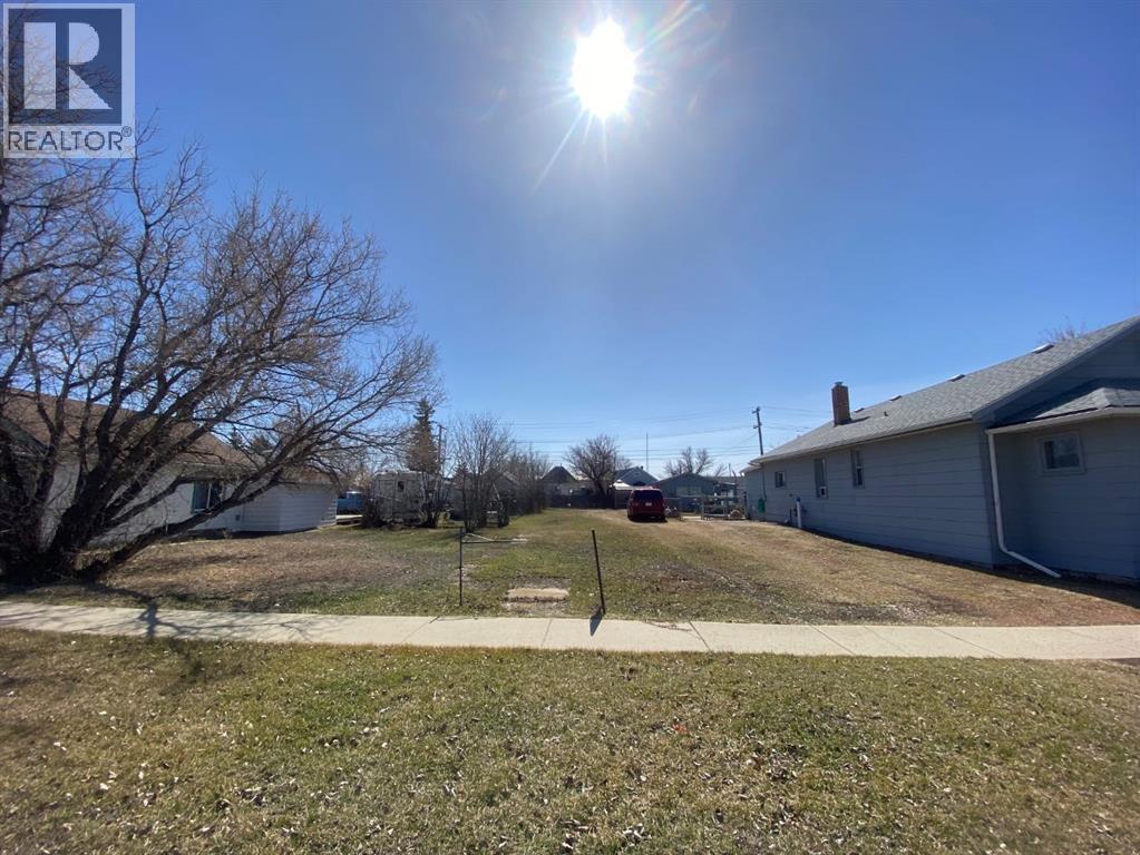 203 2 Avenue E, Hanna