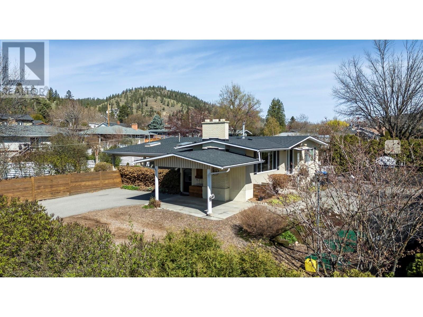 1880 Broadview Avenue. Kelowna, British Columbia