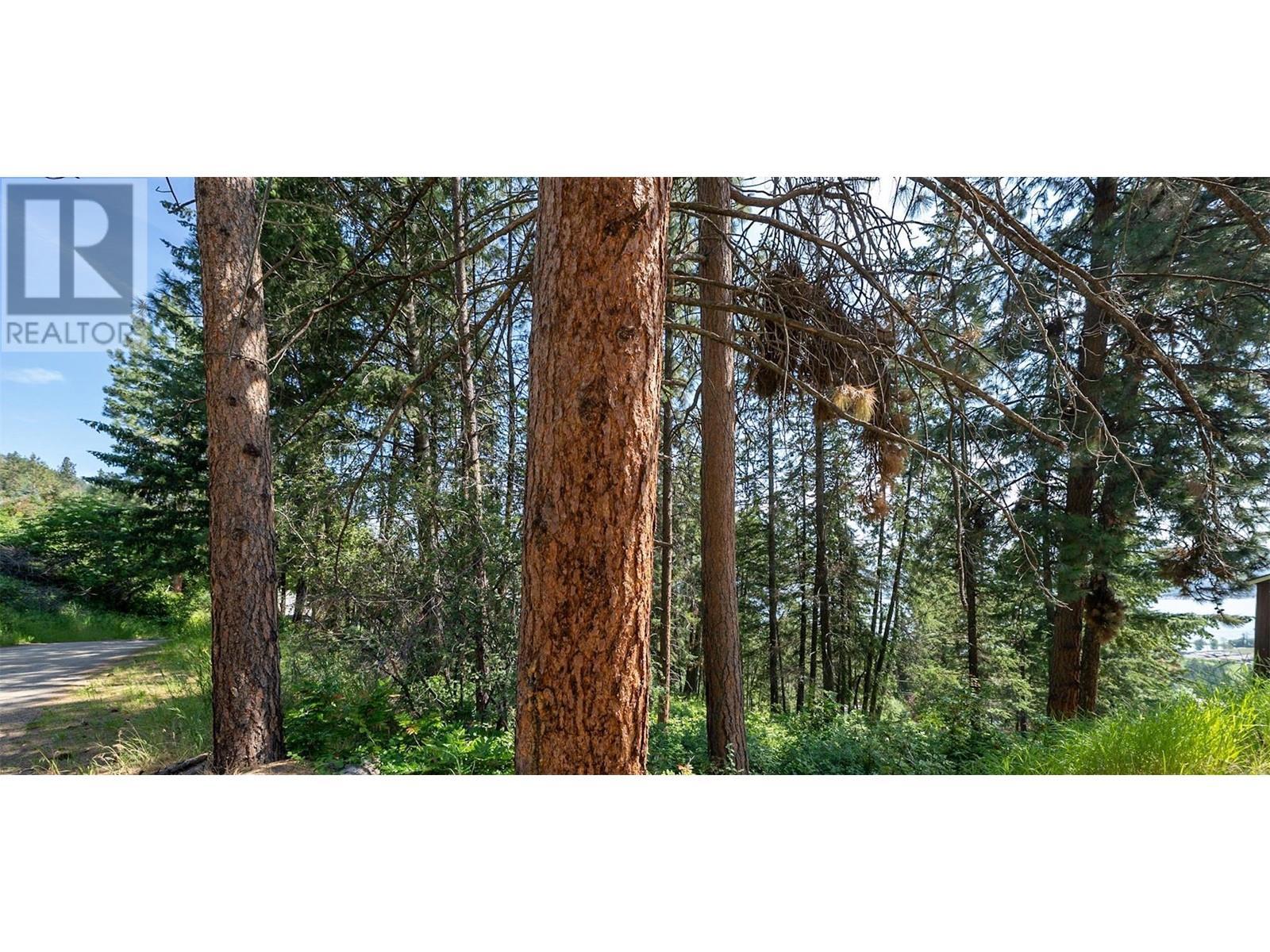 1525 Scott Crescent. West Kelowna, British Columbia