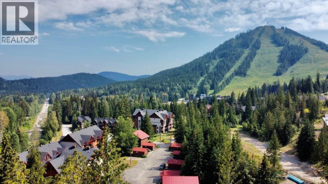 1018 Olaus Way, Rossland