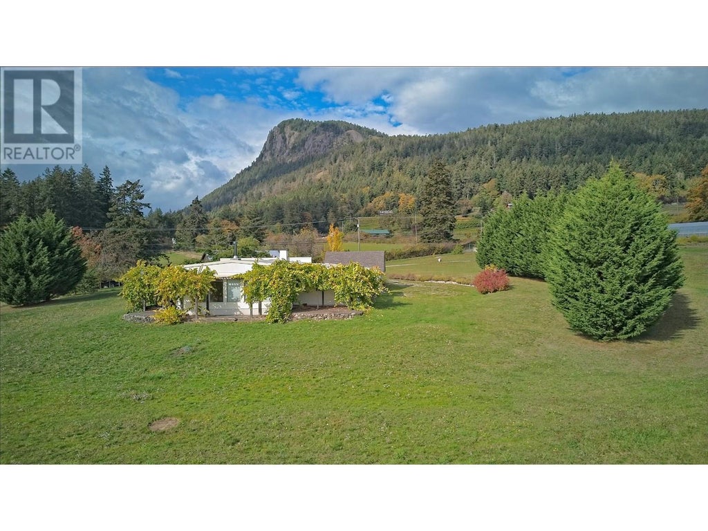 1901-1929 Fulford-ganges Road, Salt Spring Island