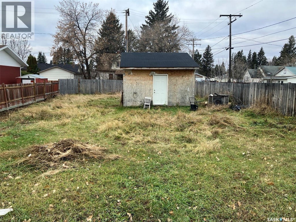 201 Railway Avenue, White Fox