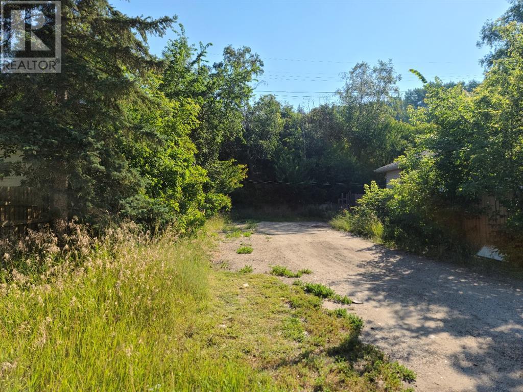 10821 101 Street, Peace River