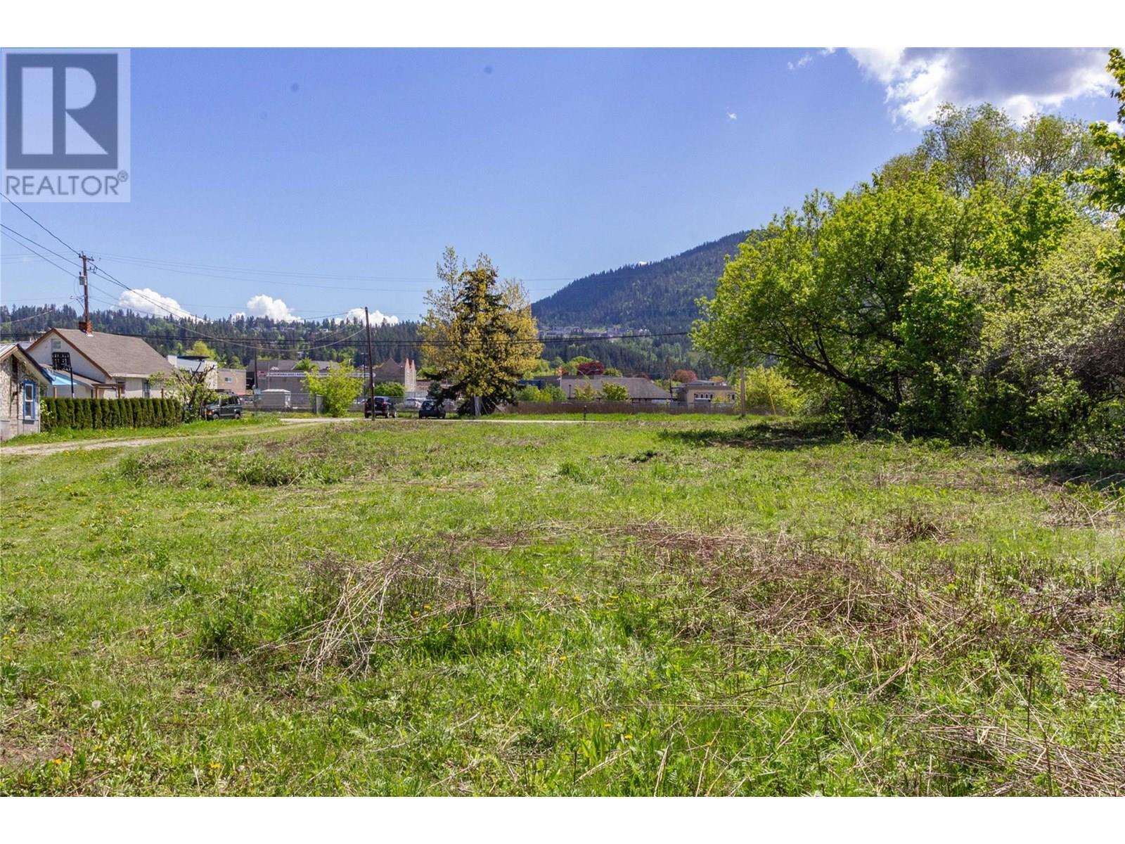 241 Beatty Avenue Nw. Salmon Arm, British Columbia