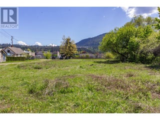 241 Beatty Avenue Nw. Salmon Arm, British Columbia