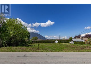 241 Beatty Avenue Nw. Salmon Arm, British Columbia