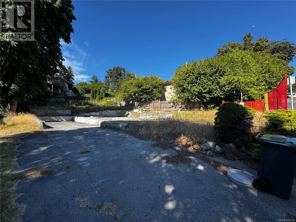1258 B Woodway Road, Esquimalt