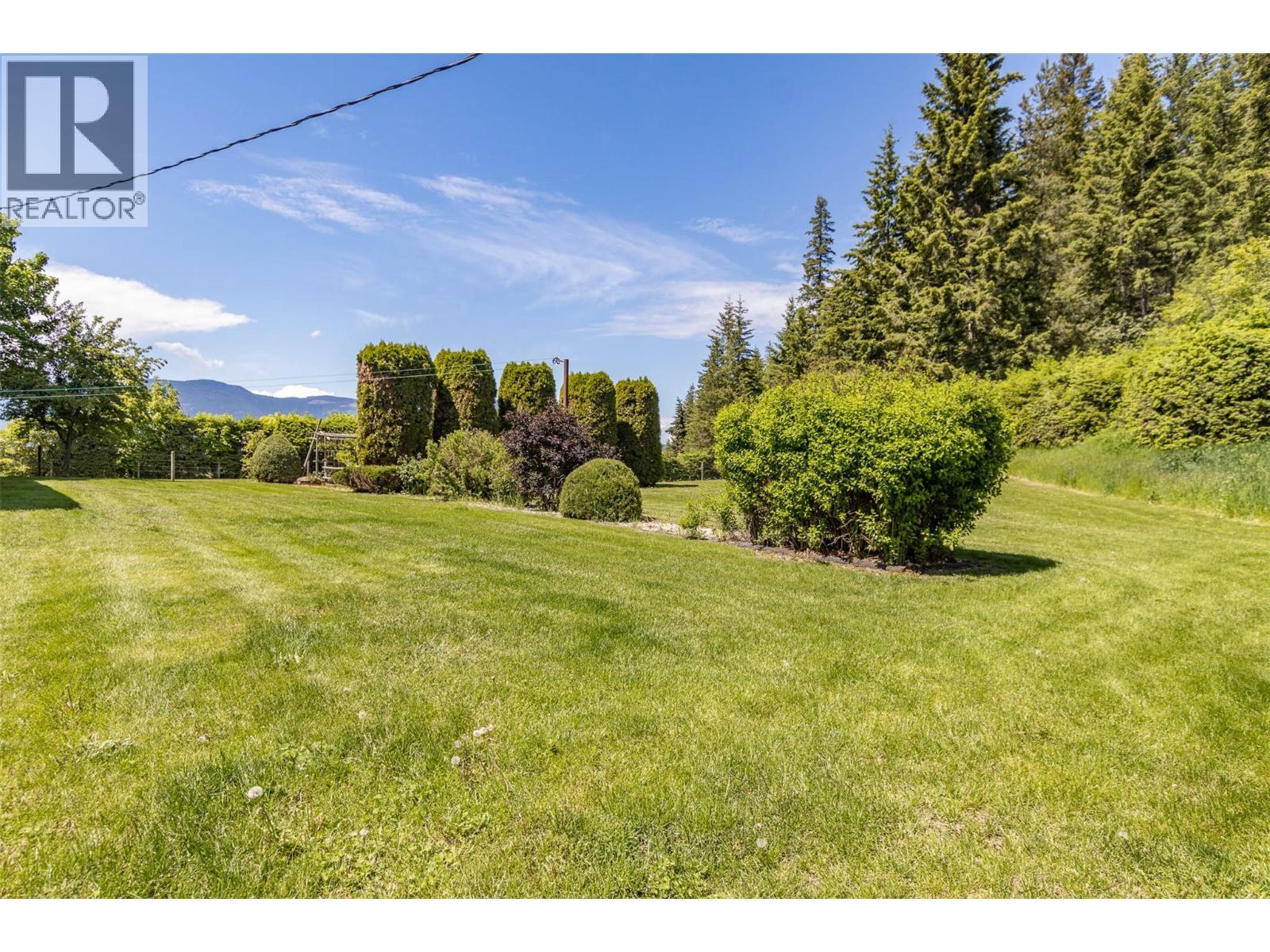 3851 10 Avenue Se. Salmon Arm, British Columbia