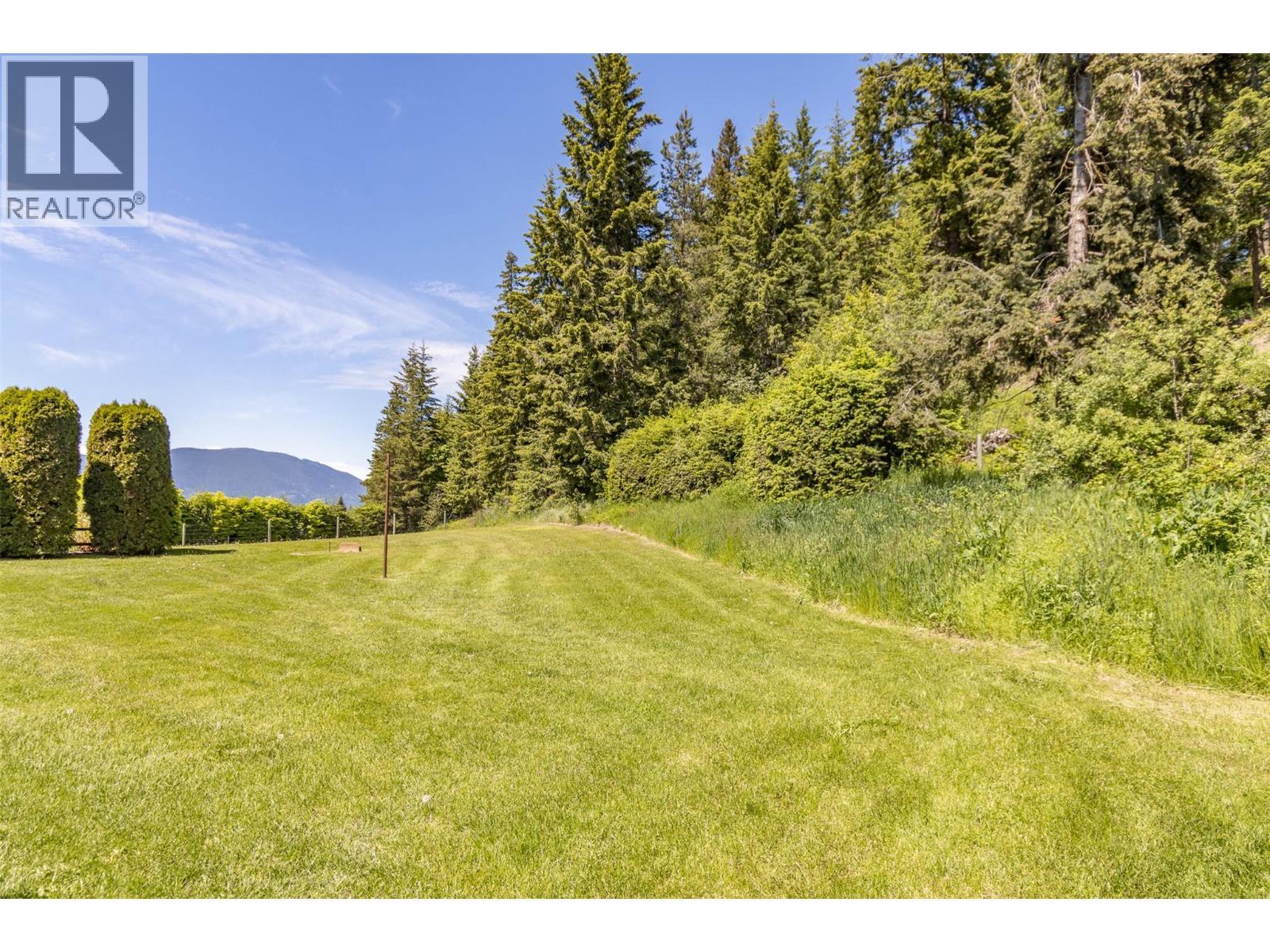 3851 10 Avenue Se. Salmon Arm, British Columbia