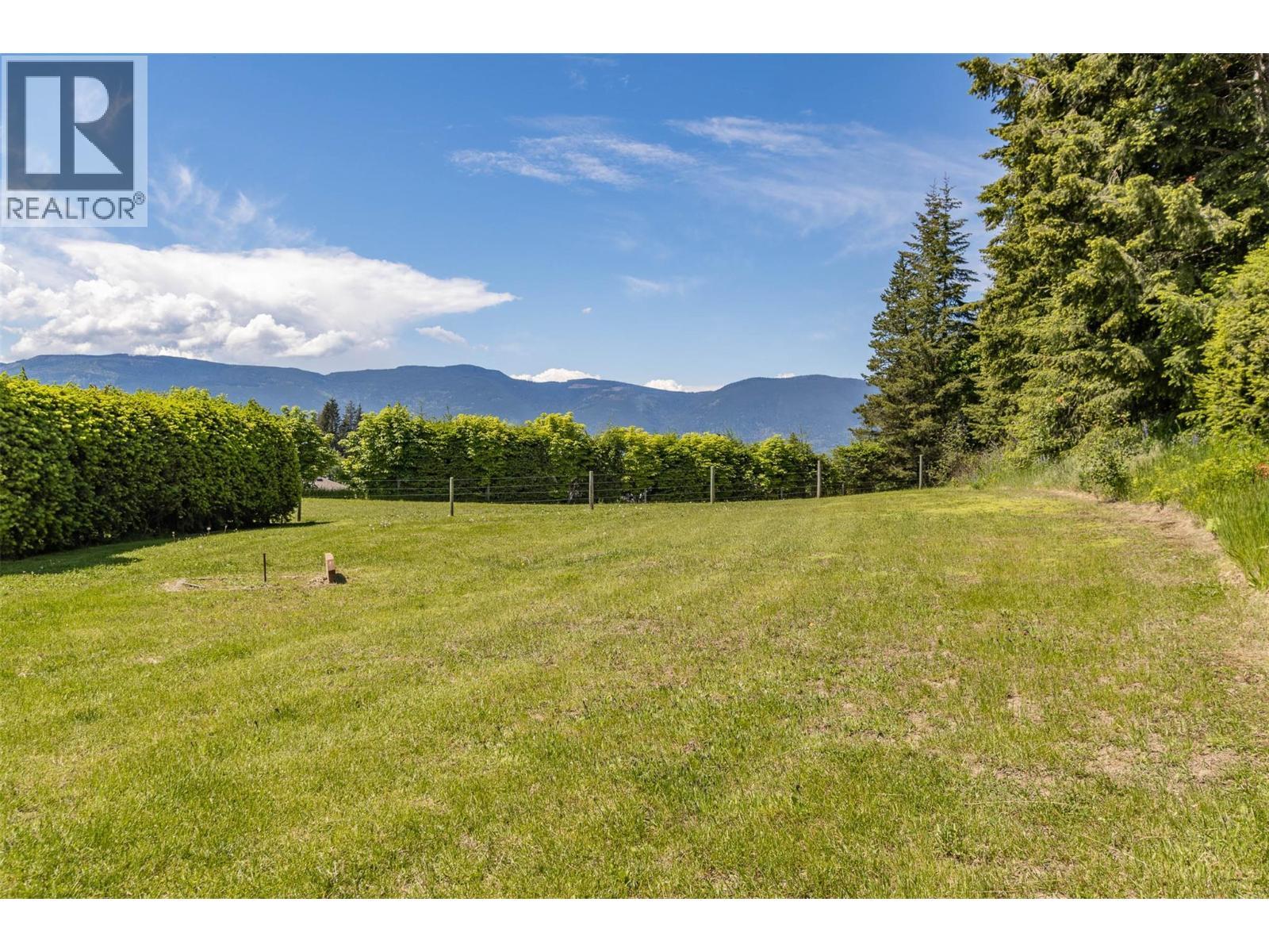 3851 10 Avenue Se. Salmon Arm, British Columbia