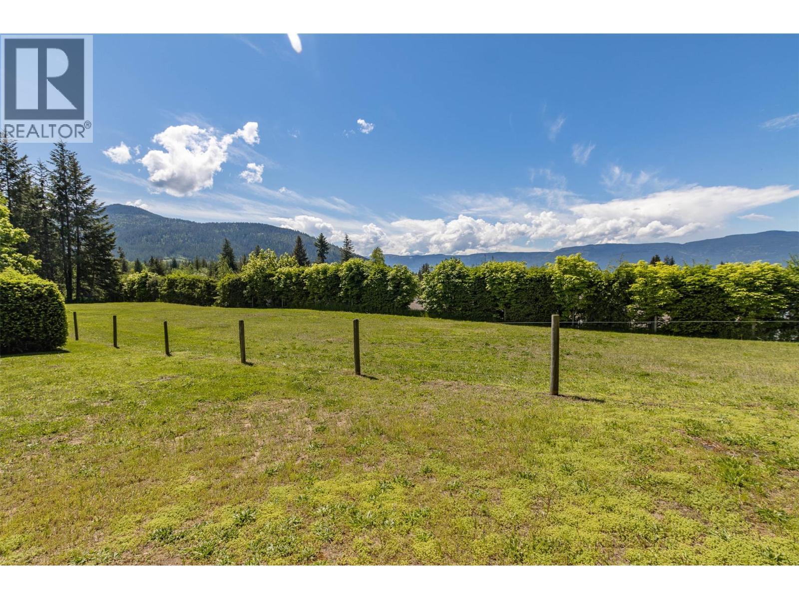 3851 10 Avenue Se. Salmon Arm, British Columbia
