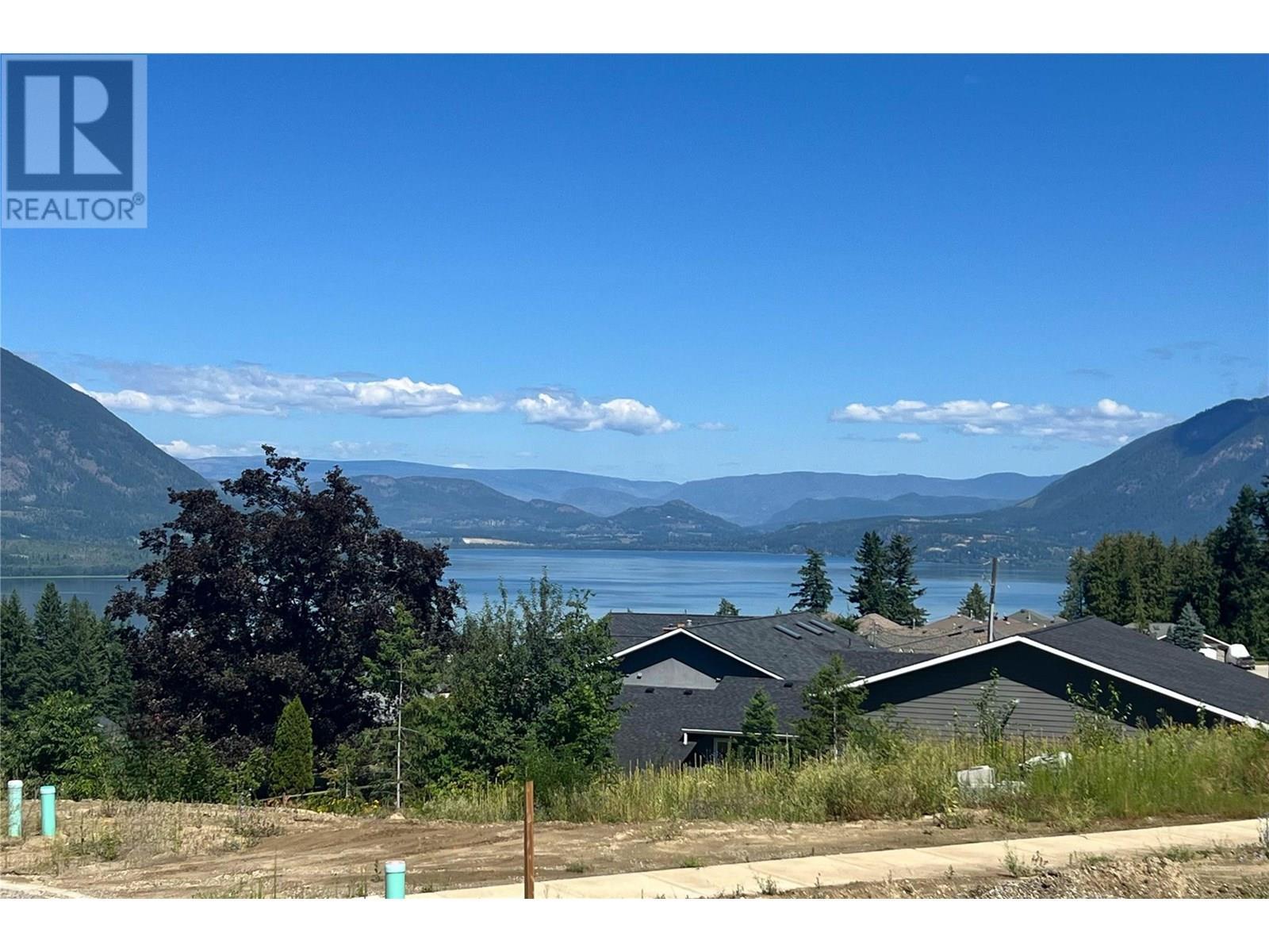 1181 16 Avenue Se. Salmon Arm, British Columbia